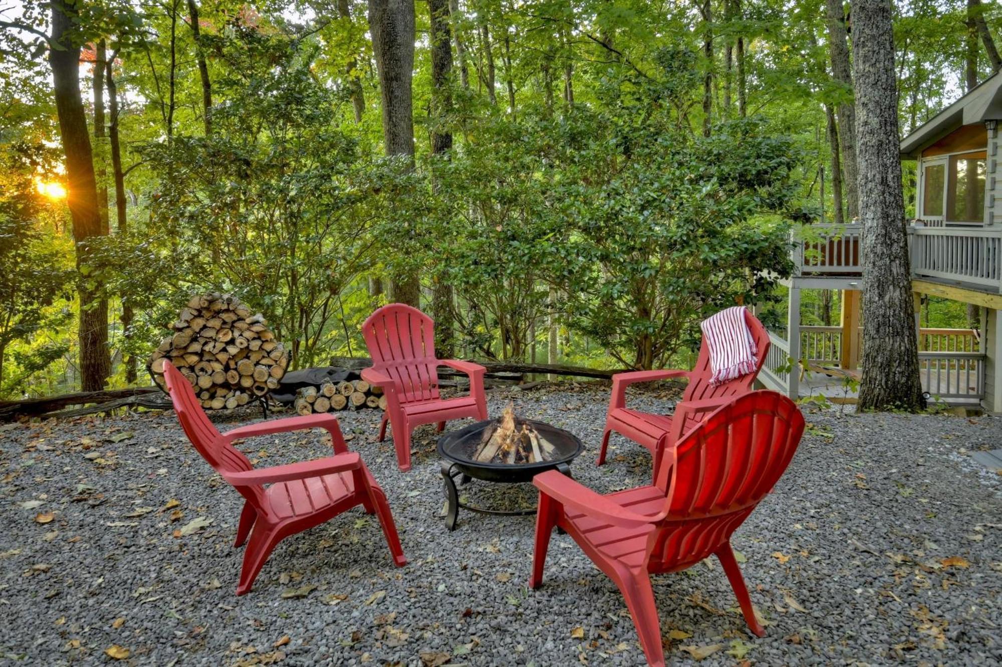 Hygge Haus Rustic Charm Cozy Beds And A Serene Location Ellijay Extérieur photo