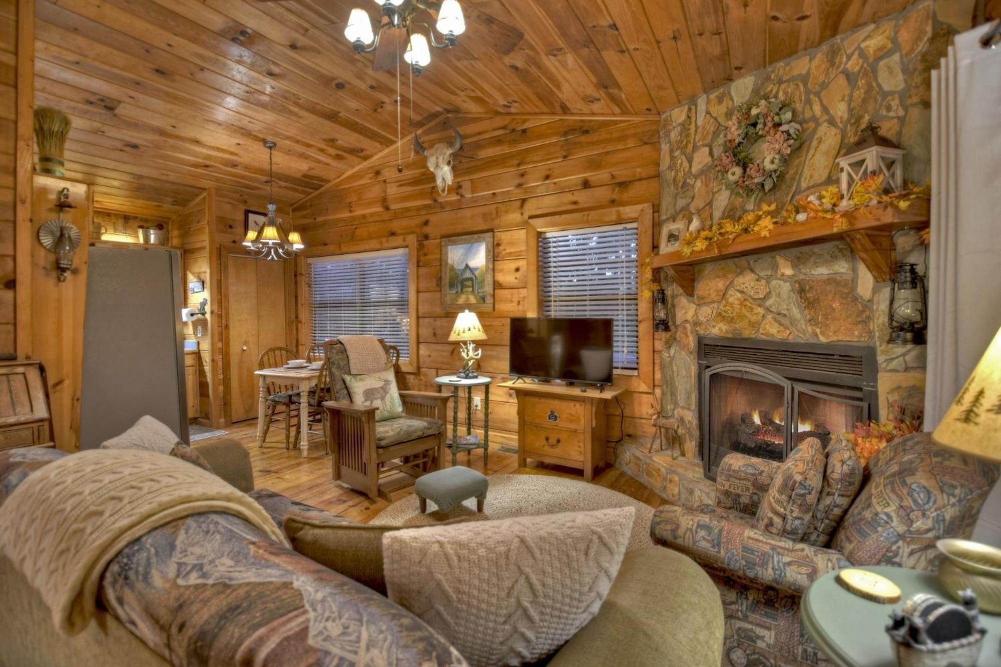 Hygge Haus Rustic Charm Cozy Beds And A Serene Location Ellijay Extérieur photo